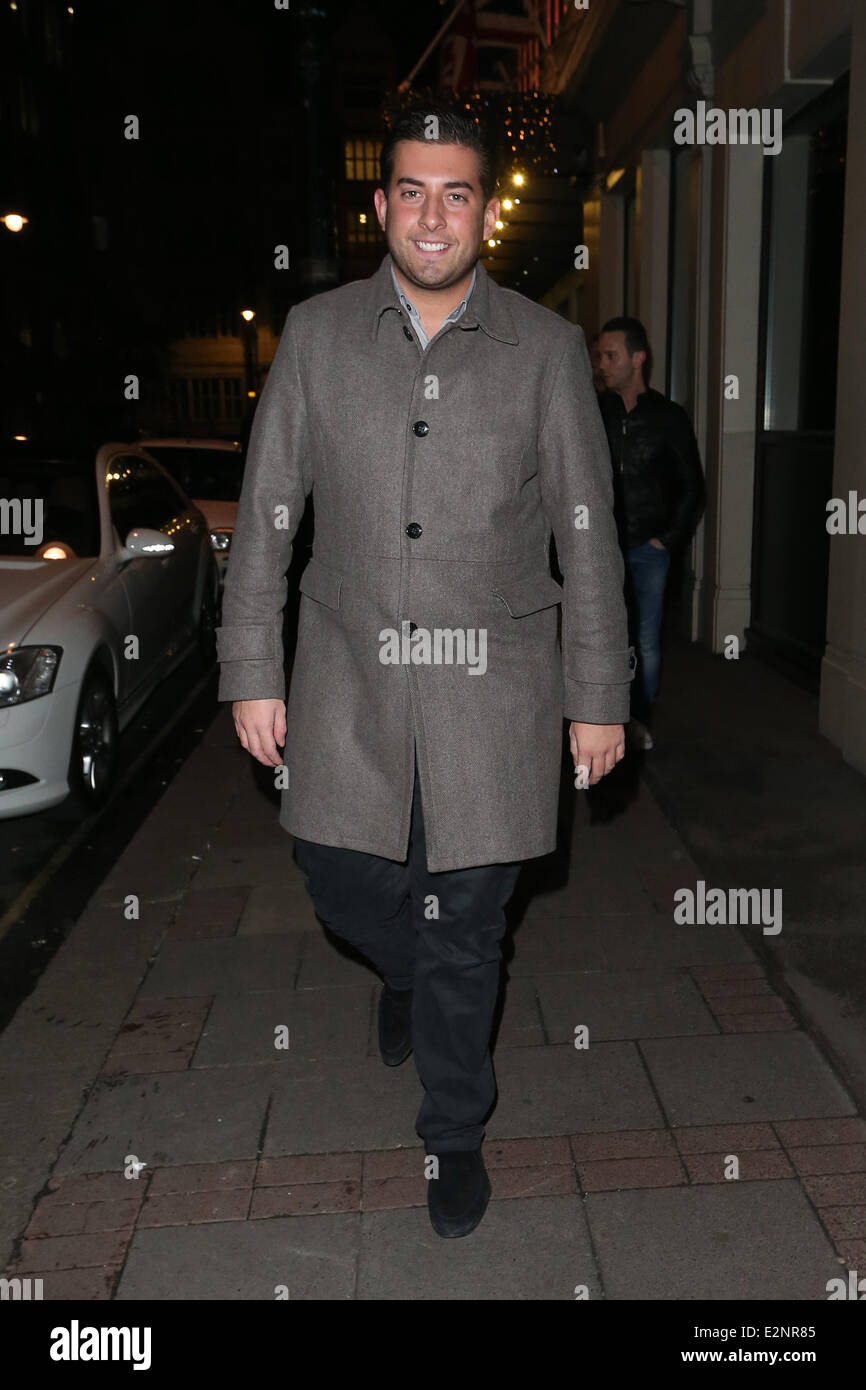 Mark Wright quitte la May Fair Hotel avec des amis et des chefs pour l'Aura de nuit pour célébrer son 26e anniversaire avec : James d'Argent Où : London, Royaume-Uni Quand : 15 Jan 2013 Banque D'Images