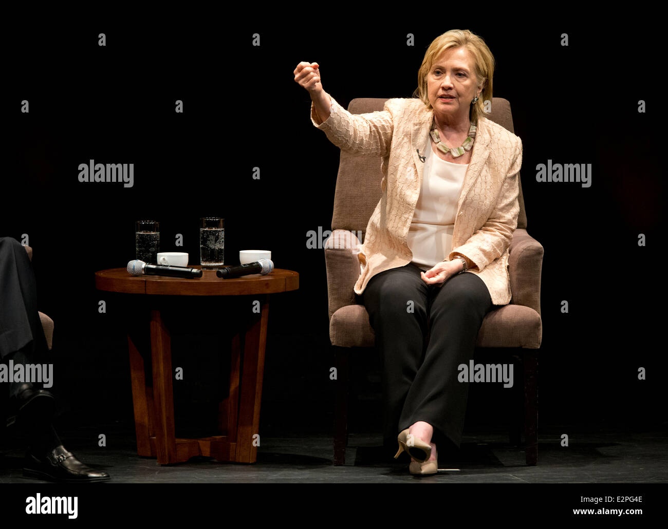 L'ancienne Première Dame, et la secrétaire d'Etat américaine Hillary Clinton parle de ses expériences dans la vie publique au cours d'une tournée. Banque D'Images