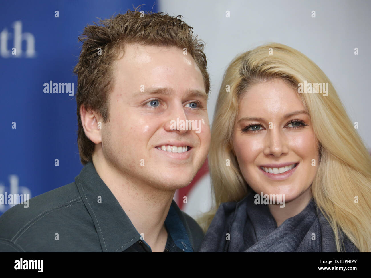 Heidi Montag et Spencer Pratt signature à WHSmith à Brent Cross comprend : Heidi Montag, Spencer Pratt Où : Londres, Royaume-Uni Quand : 02 févr. 2013 Banque D'Images