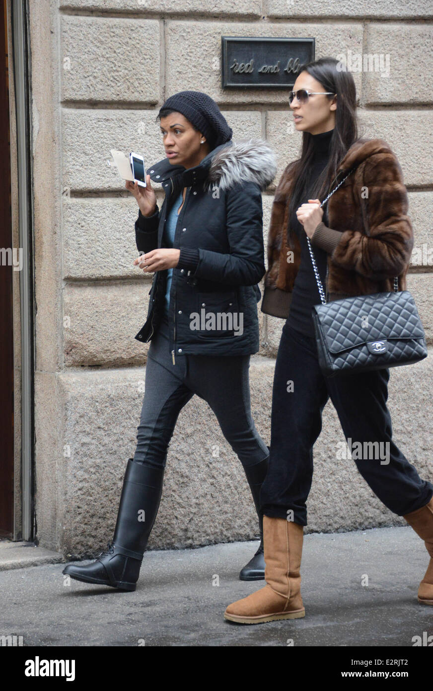 Geogette Eto'o, l'épouse de joueur de football Samuel Eto'o shopping à Milan comprend : Geogette Eto'o Où : Milan, Italie, Italie Quand : 12 févr. 2013 Banque D'Images