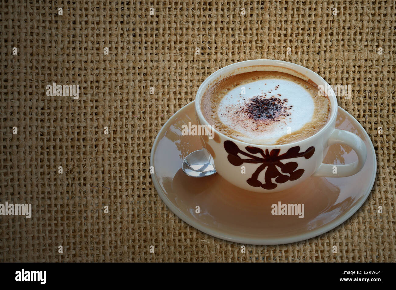 Tasse de cappuccino sur le sac Banque D'Images