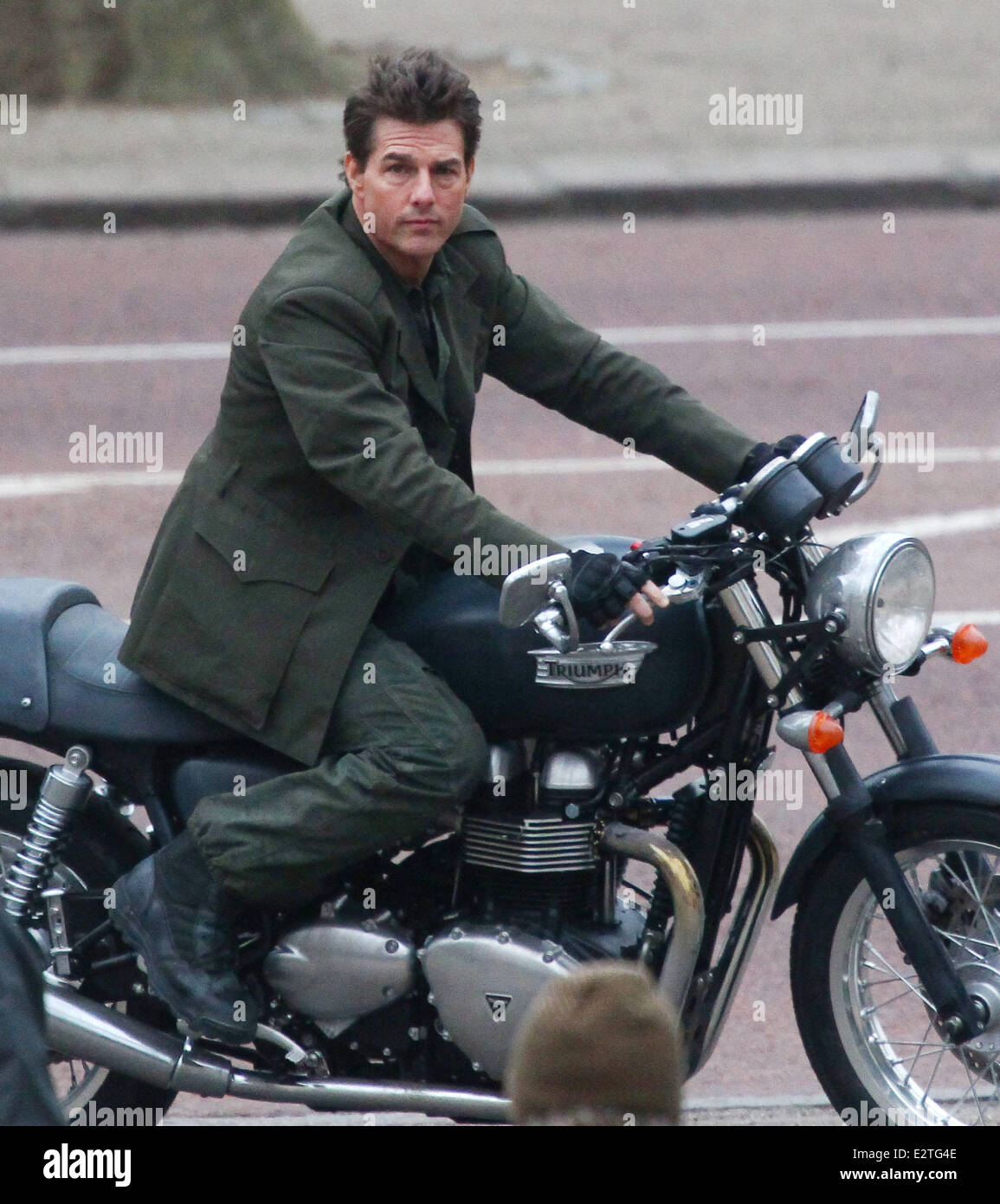 Tom Cruise Se Déplace Sur Une Moto Triumph Sur Le Mall Lors Du