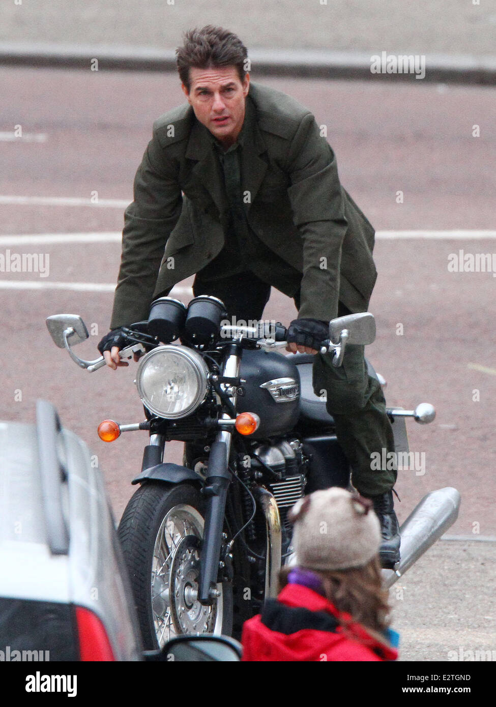 Tom Cruise Se Déplace Sur Une Moto Triumph Sur Le Mall Lors Du