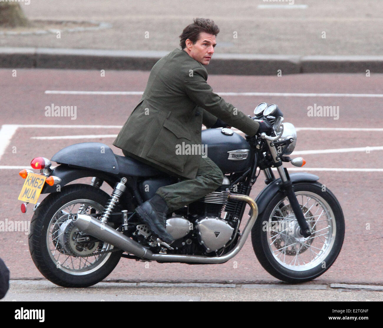 Tom Cruise Se Déplace Sur Une Moto Triumph Sur Le Mall Lors Du