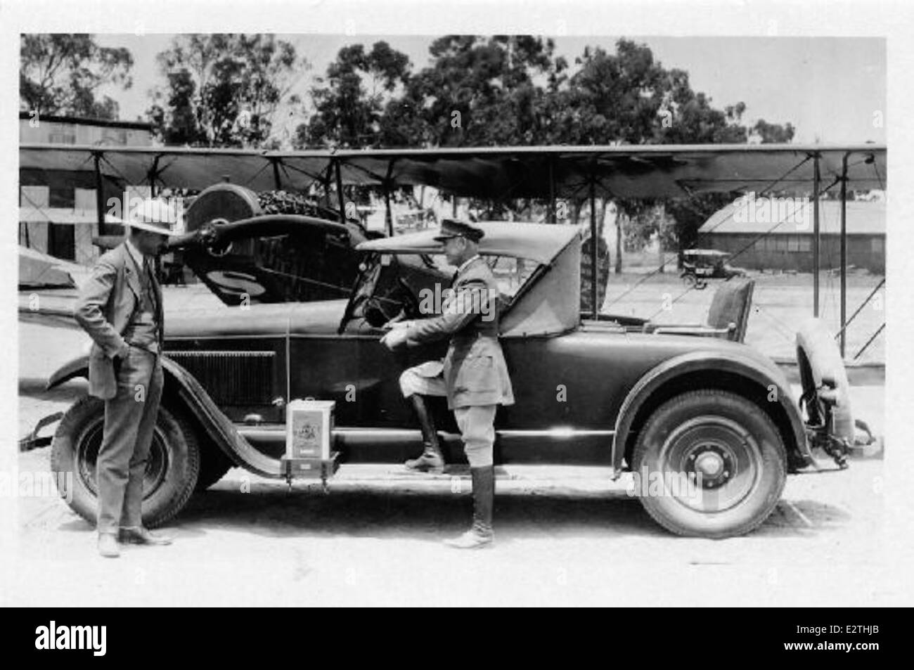 Le général Eric H. Nelson, figure éminente de l'aviation militaire, est représenté sur cette photo de la collection SDASM. Ses contributions à l'aviation et à l'aéronautique sont bien documentées dans l'histoire de l'US Air Force. Banque D'Images