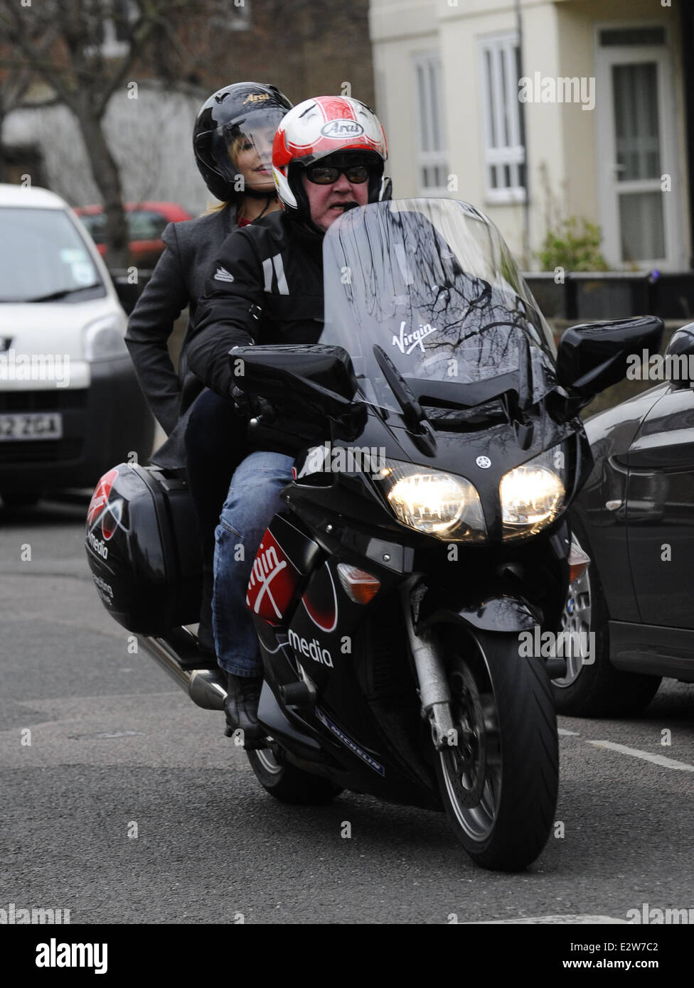 Holly Willoughby arrive sur une Vierge taxi moto célébrités arrivant à la  Riverside Studios pour filmer la nouvelle série de 'Celebrity Juice' Avec :  Holly Willoughby Où : London, Royaume-Uni Quand :