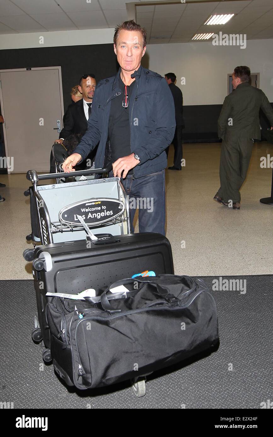 Martin Kemp et épouse Shirlie Holliman vu à l'Aéroport International de Los Angeles avec : Martin Kemp Où : Los Angeles, CA, United States Quand : 18 Mars 2013 Banque D'Images