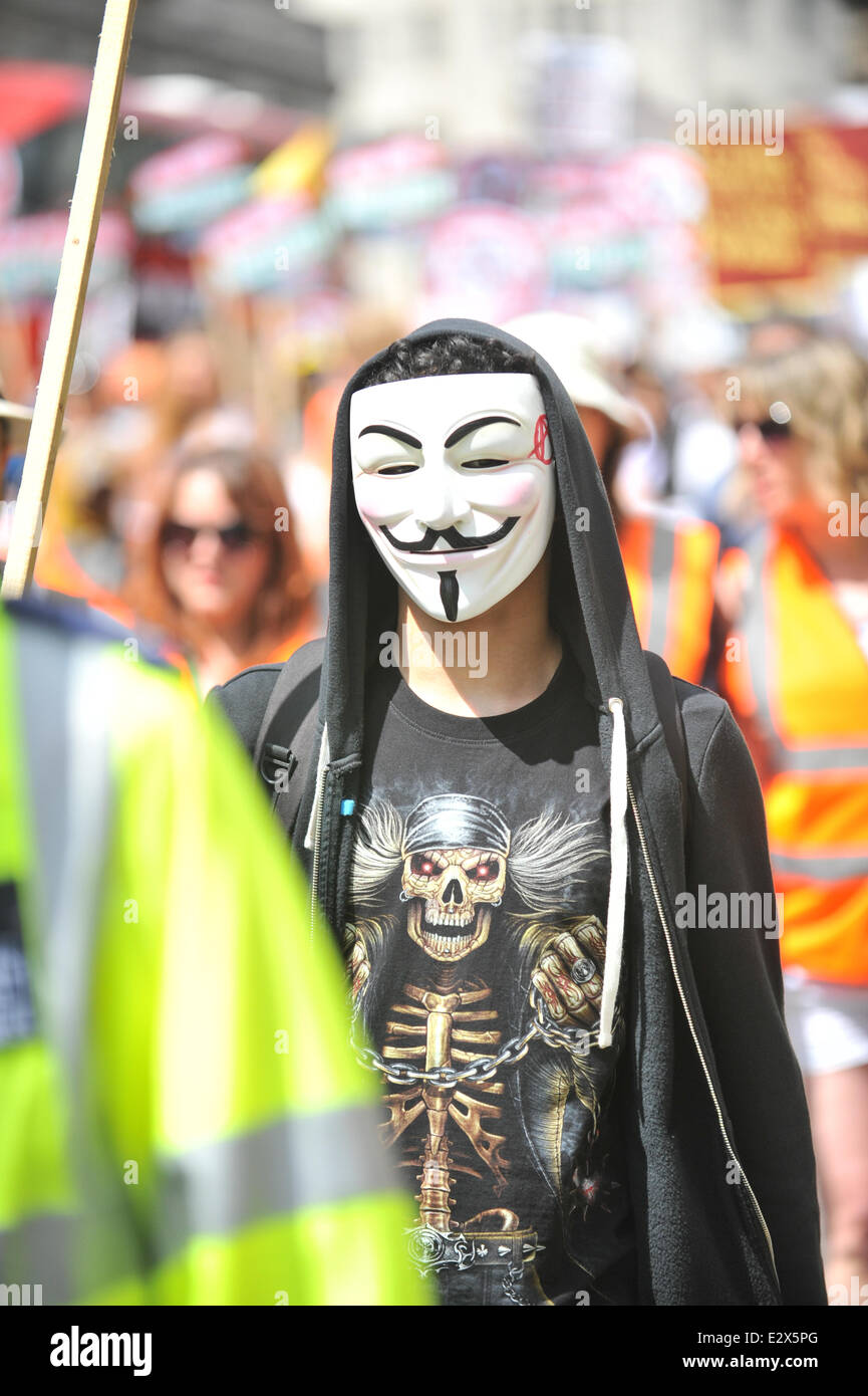 Regent Street, Londres, Royaume-Uni. 21 juin 2014. Un manifestant anonyme sur la marche contre l'austérité, qui fait son chemin à travers Londres. Crédit : Matthieu Chattle/Alamy Live News Banque D'Images