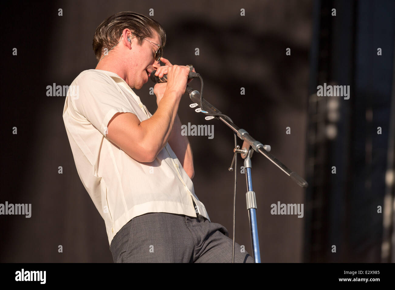 Dover, Delaware, USA. 20 Juin, 2014. Le chanteur Alex Turner du groupe Arctic Monkeys effectue en direct sur la 2014 Firefly Music Festival à Dover, Delaware Crédit : Daniel DeSlover/ZUMAPRESS.com/Alamy Live News Banque D'Images Dover, Delaware, USA. 20 Juin, 2014. Le chanteur Alex Turner du groupe Arctic Monkeys effectue en direct sur la 2014 Firefly Music Festival à Dover, Delaware Crédit : Daniel DeSlover/ZUMAPRESS.com/Alamy Live News Banque D'Images