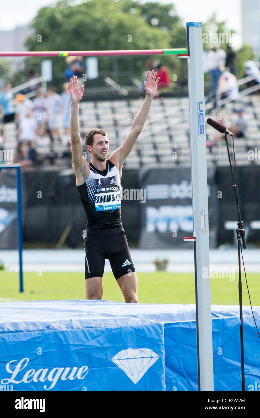 Bohdan Bondarenko (UKR) qui se font concurrence sur les hommes au saut en hauteur 2014 Athlétisme Adidas Grand Prix. Banque D'Images