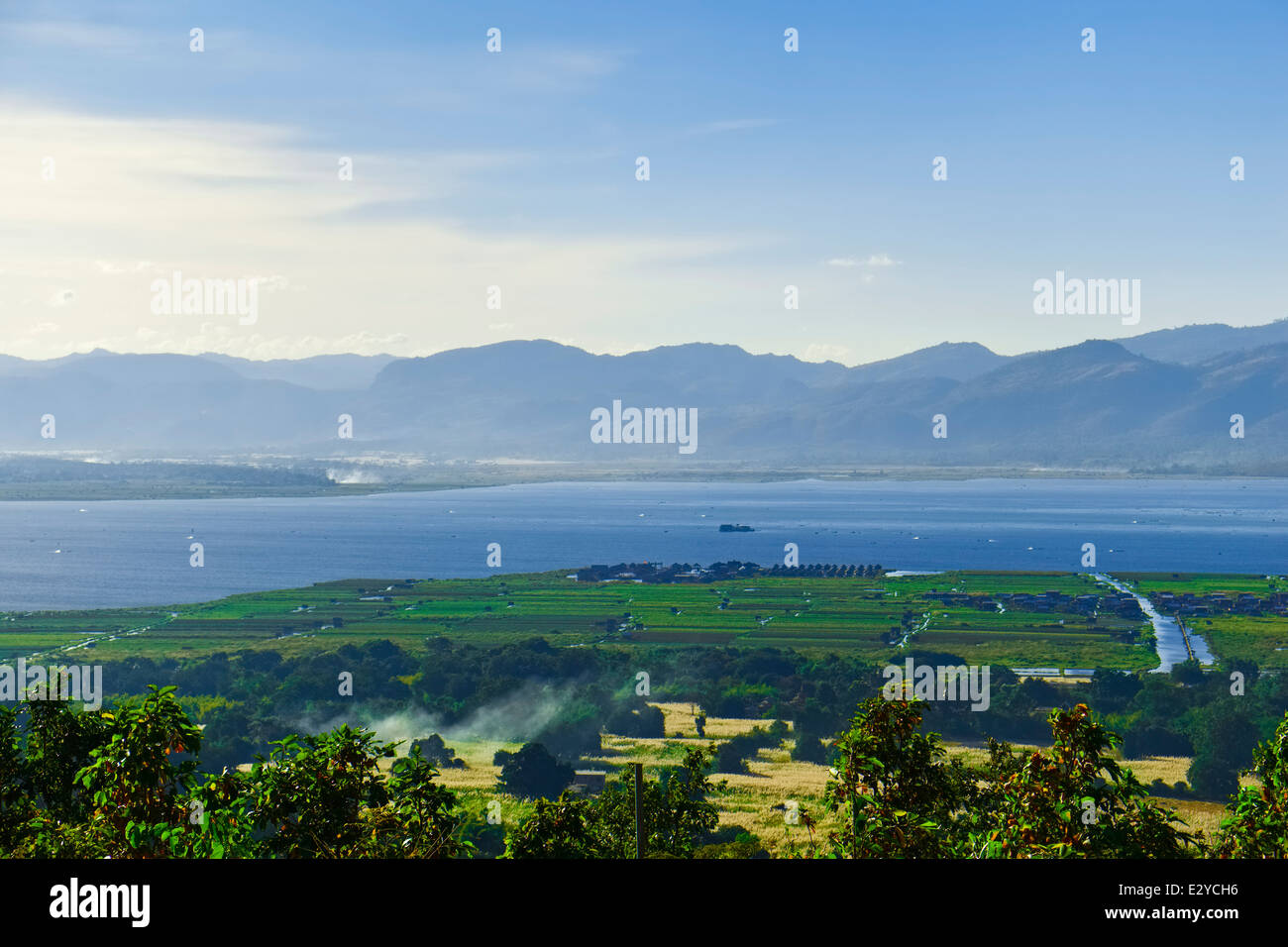 Vue sur le lac Inle, Myanmar, en Asie Banque D'Images