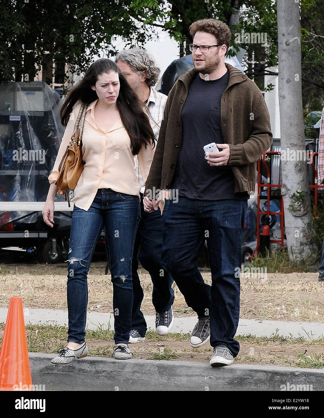 L'acteur Seth Rogen obtient une visite surprise à son anniversaire de sa femme Lauren Miller sur le tournage de "Townies" mettant en vedette : Seth Rogen,Lauren Miller Où : Los Angeles, CA, United States Quand : 15 Avr 2013 Banque D'Images