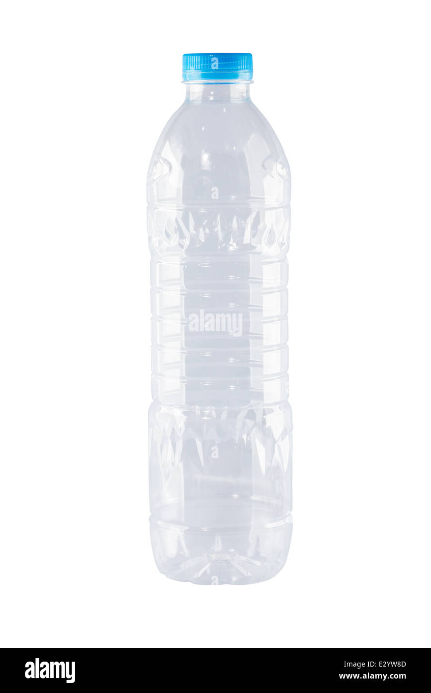Transparent vierge de boire de l'eau bouteille plastique isolé sur fond blanc avec chemin de travail Banque D'Images