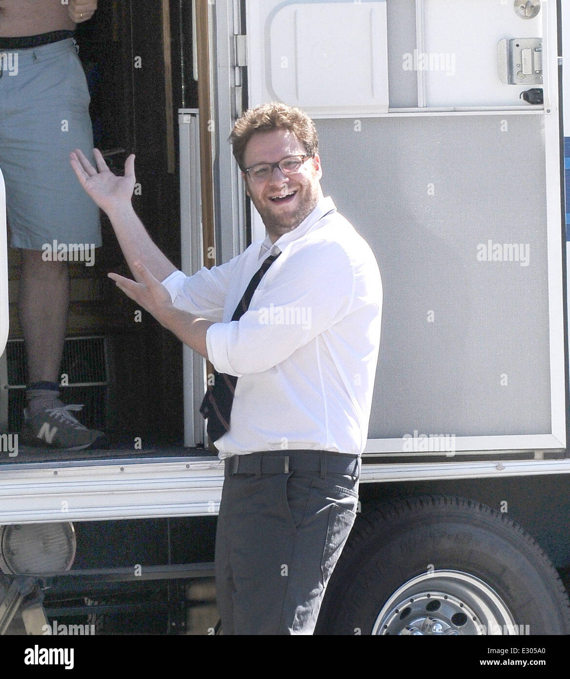 L'acteur Seth Rogen a été repéré en cours de dingo sur le plateau du tournage de son film 'Le Townies" ,il a été vu en train de se moquer de l'homme pour port d'un short bleu ciel avec : Seth Rogen Où : Los Angeles, CA, United States Quand : 19 Avr 2013 Banque D'Images
