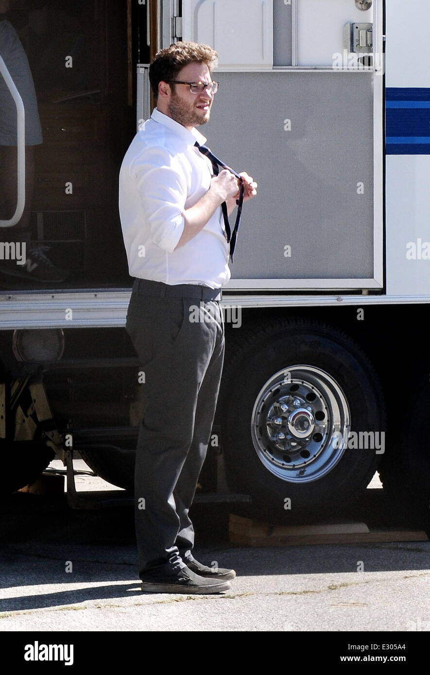 L'acteur Seth Rogen a été repéré en cours de dingo sur le plateau du tournage de son film 'Le Townies" ,il a été vu en train de se moquer de l'homme pour port d'un short bleu ciel avec : Seth Rogen Où : Los Angeles, CA, United States Quand : 19 Avr 2013 Banque D'Images