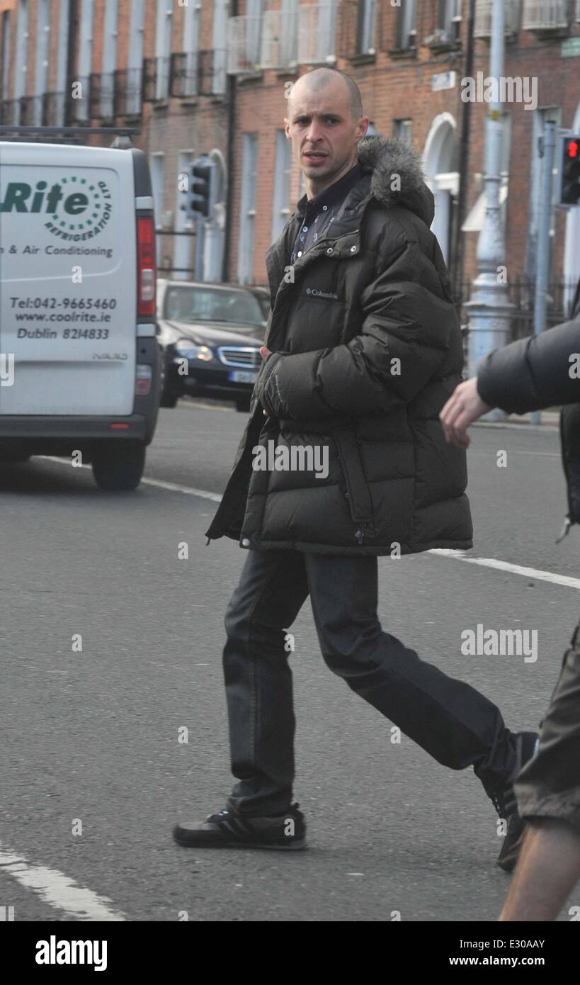 "L'amour/haine' acteur Tom Vaughan Lawlor ( Nidge ) est vu quitter la maison close après le tournage sur le plateau de TV show 'exploit' amour/haine Banque D'Images