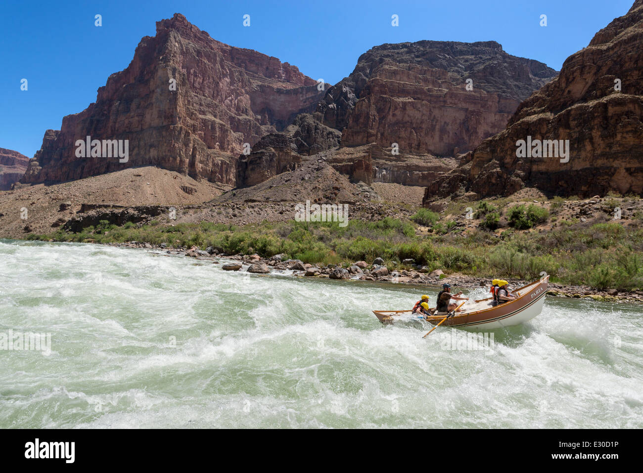 L'exécution de Lava Falls sur la rivière Colorado dans un doris, Grand Canyon, Arizona. Banque D'Images