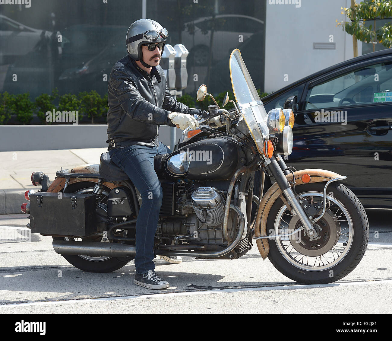 Ewan McGregor rides sa moto à West Hollywood avec : Ewan McGregor Où : Los  Angeles, CA, United States Quand : 21 mai 2013 Photo Stock - Alamy
