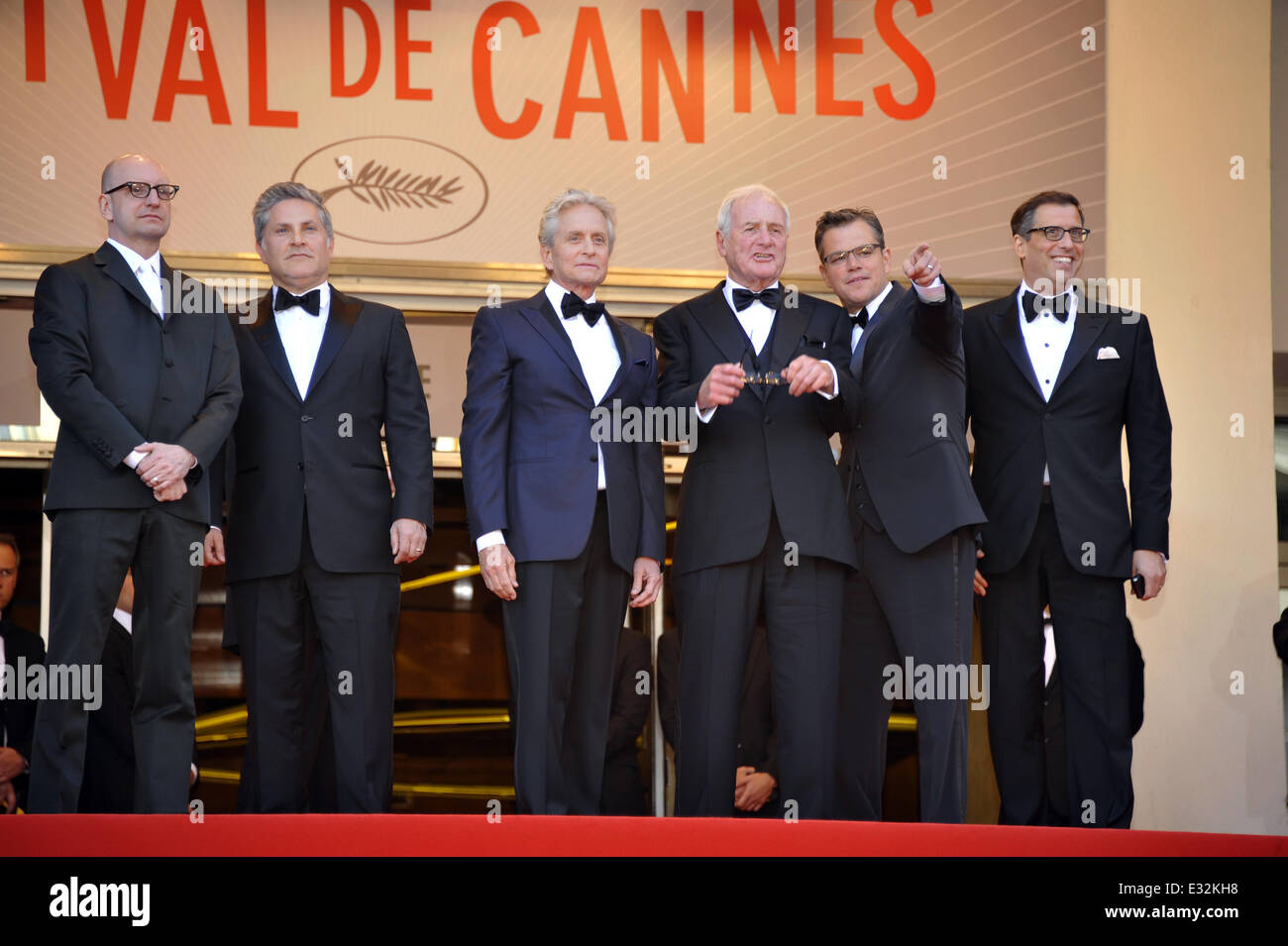 Première de "derrière les candélabres' lors de la 66e Assemblée annuelle du Festival du Film de Cannes au Palais des Festivals avec : Richard LaGravenese,Michael Douglas,Scott Thorson,Steven Soderbergh,Jerry Weintraub,Matt Damon Où : Cannes, France Quand : 21 mai 2013 Banque D'Images