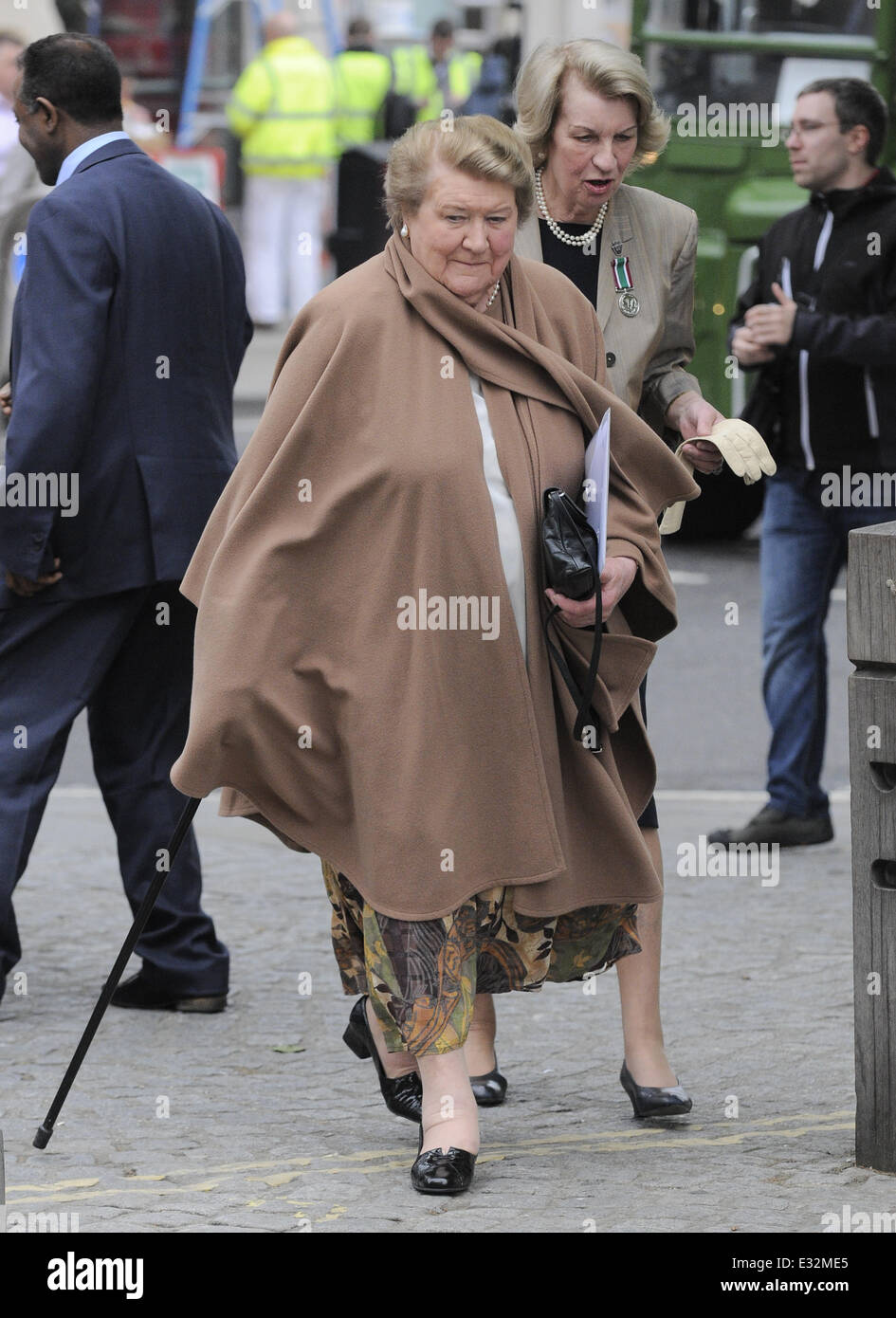 Vous arrive à la Cathédrale St Paul pour le 75e anniversaire d'WRVS Service : Patricia Routledge Où : London, Royaume-Uni Quand : 22 mai 2013 Banque D'Images