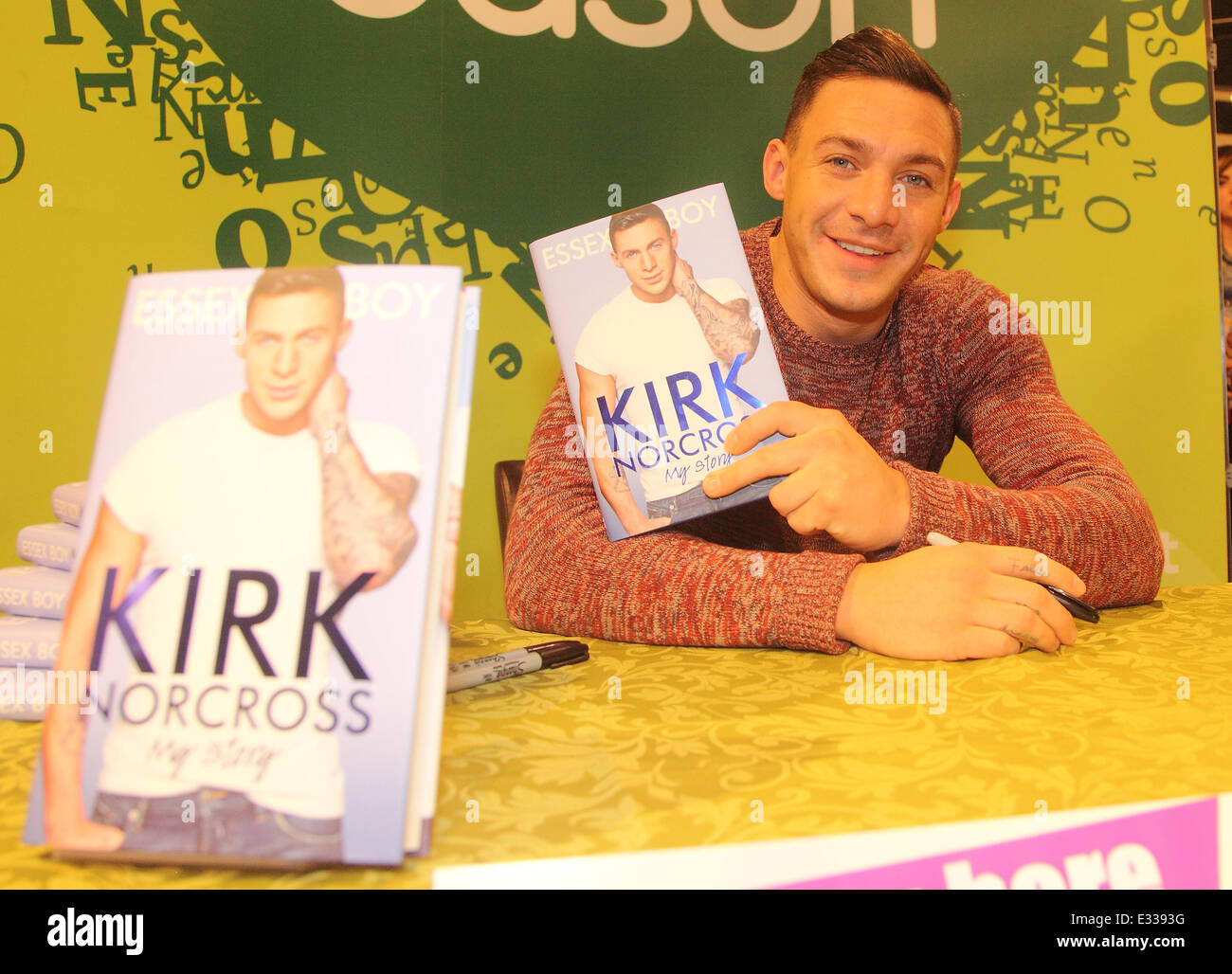 Kirk Norcross signature des copies de son nouveau livre 'Essex Boy : Mon Histoire à motifs avec : Kirk Norcross Où : Belfast, Irlande du Nord Quand : 01 Juin 2013 Banque D'Images