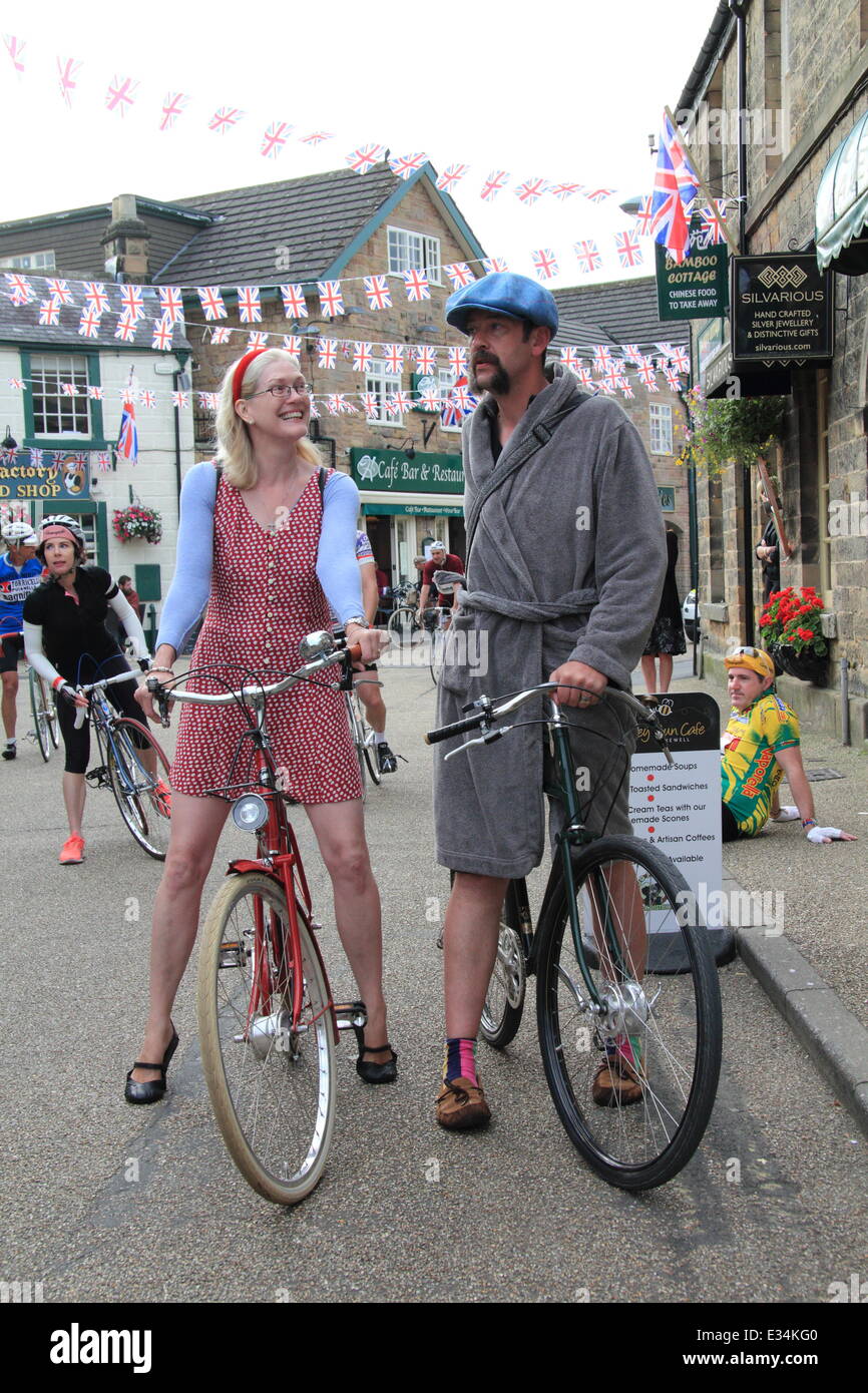 Bakewell, Derbyshire, Royaume-Uni. 22 Juin, 2014. Les cyclistes se  retrouvent au point de départ d'un tour à vélo dans le Peak District sur la  troisième et dernière journée de l'Eroica Britannia. Surnommé