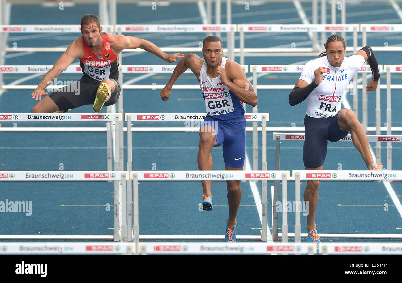 Braunschweig, Allemagne. 22 Juin, 2014. L'Allemand Matthias Bruehler (L-R), British William Sharman et le Français Pascal Martinot-Lagarde durant la course de haies de 110 mètres à l'Europe d'athlétisme Championnats d'équipe dans l'Eintracht stadion à Braunschweig, Allemagne, 22 juin 2014. Photo : Peter Steffen/dpa/Alamy Live News Banque D'Images