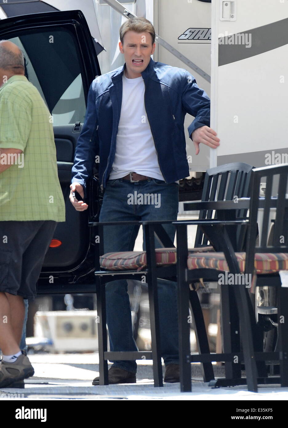 L'acteur Chris Evans en arrivant sur l'ensemble de 'Captain America 2' Avec : Chris Evans Où : Los Angeles, CA, United States Quand : 02 Jul 2013/ousart JFXimages/WENN.com Banque D'Images