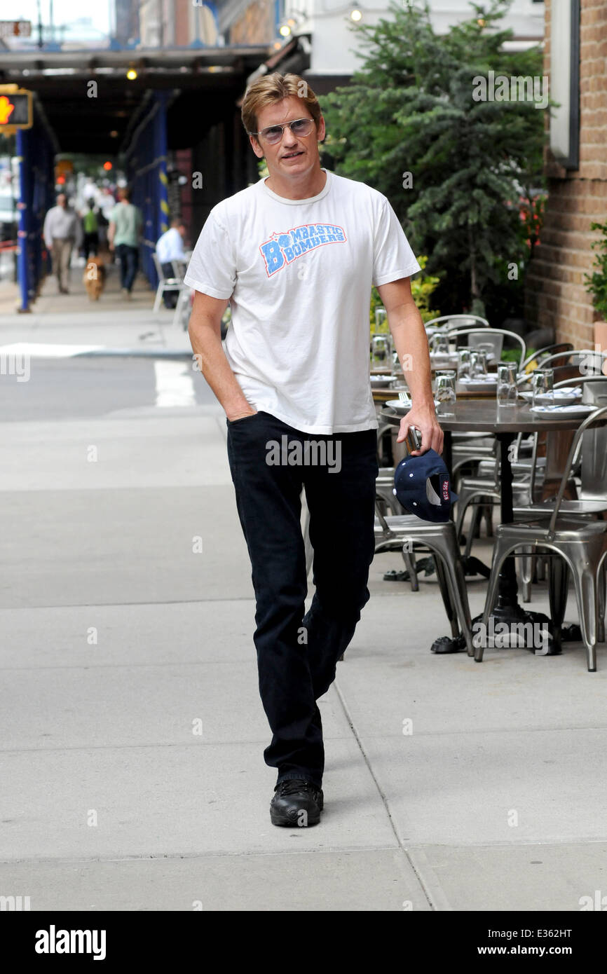 'The Amazing Spider-Man' comédien Denis Leary vu l'extérieur de son hôtel de Manhattan avec : Denis Leary Où : New York, NY, United States Quand : 09 Oct 2013 Banque D'Images