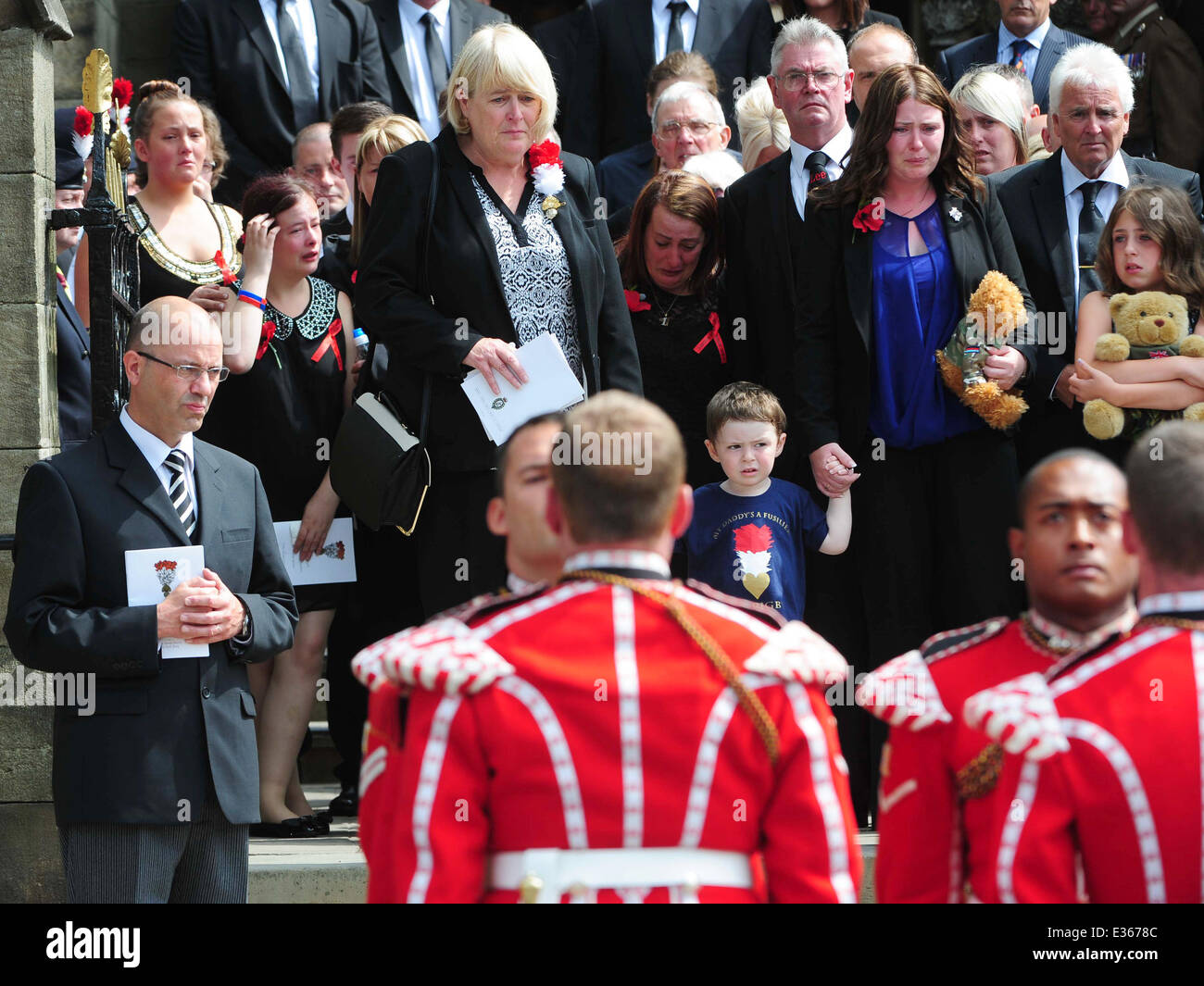Le service funèbre du batteur Lee Rigby. Les rues bordées de soldats au cours de la procession funéraire. Avec : Jack Rigby,Rébec Banque D'Images