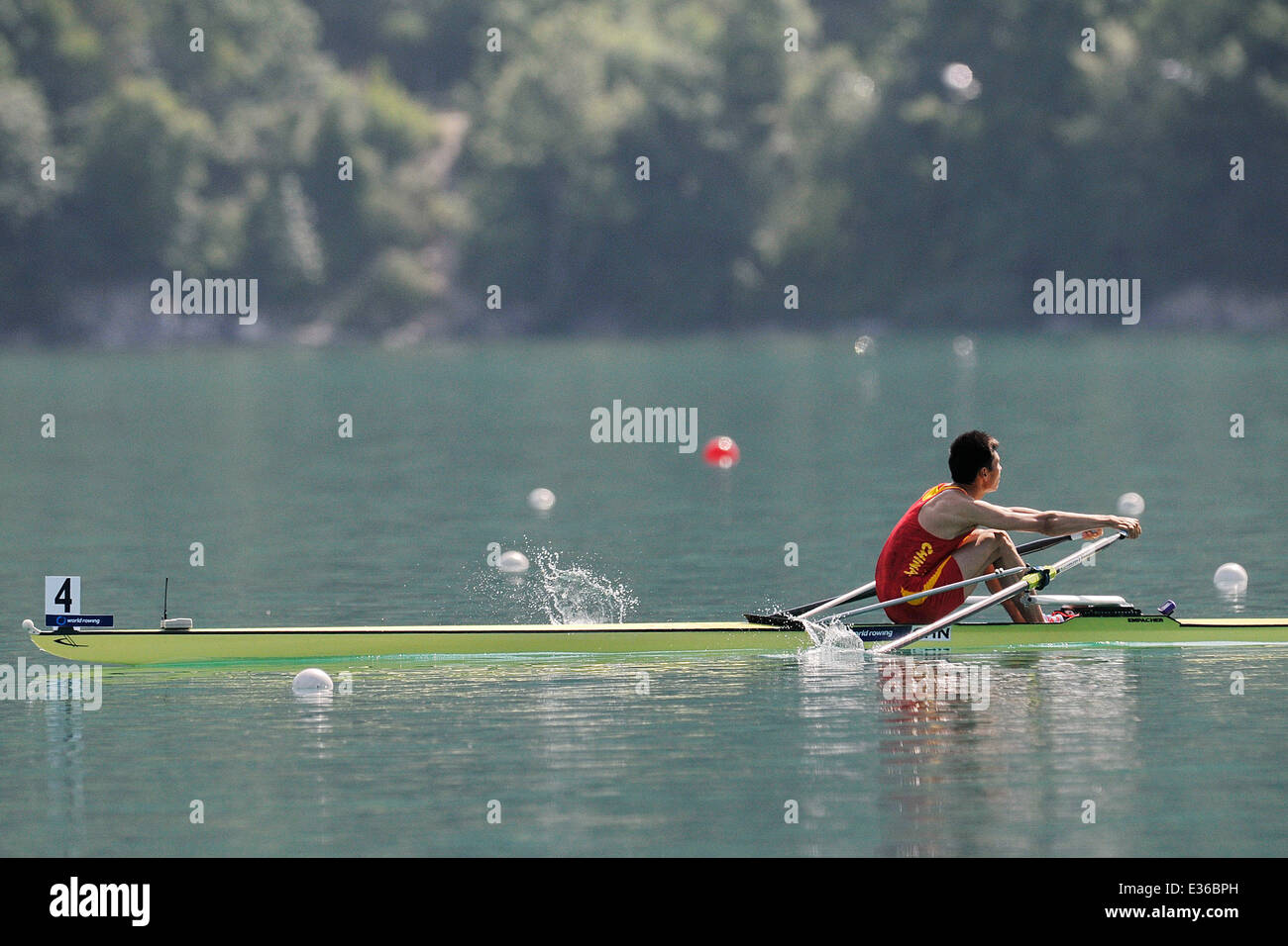 Aiguebelette, France. 22 Juin, 2014. Coupe du monde d'Aviron de la FISA. Tiexin Wang de Chine remporte le skiff masculin poids léger finale. Credit : Action Plus Sport/Alamy Live News Banque D'Images