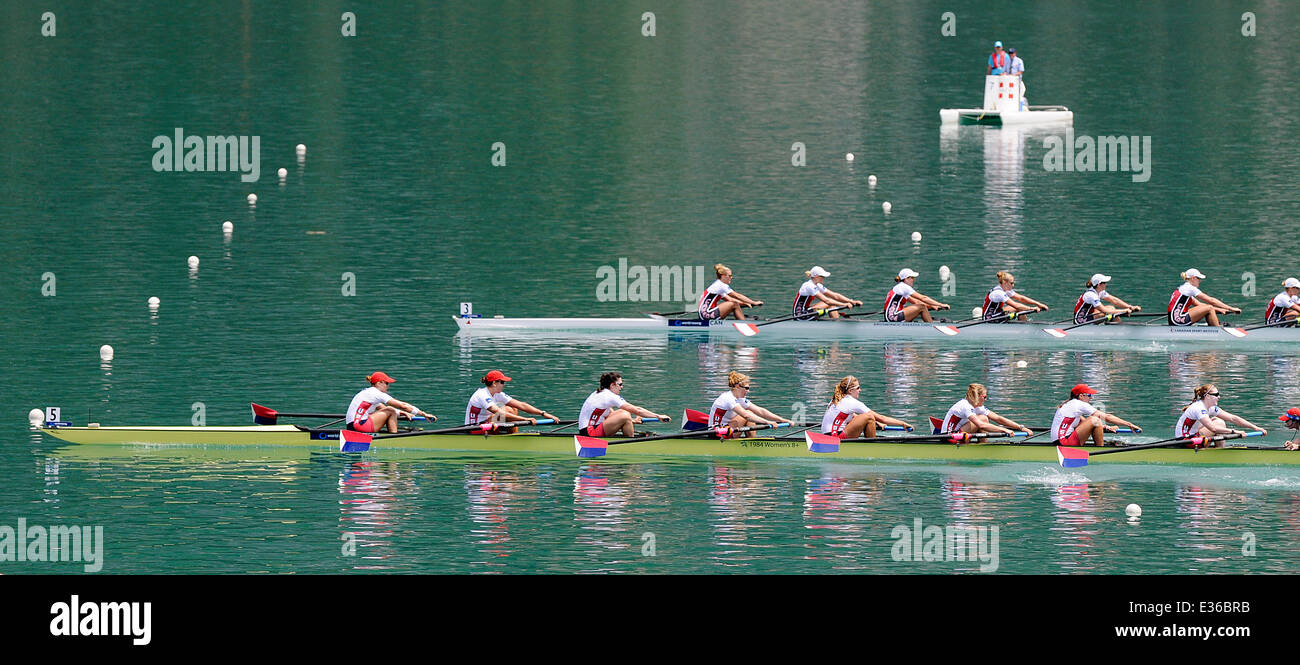 Aiguebelette, France. 22 Juin, 2014. Coupe du monde d'Aviron de la FISA. L'équipe de France remporte la médaille d'or avant que le Canada dans la Women's 8 final. Credit : Action Plus Sport/Alamy Live News Banque D'Images