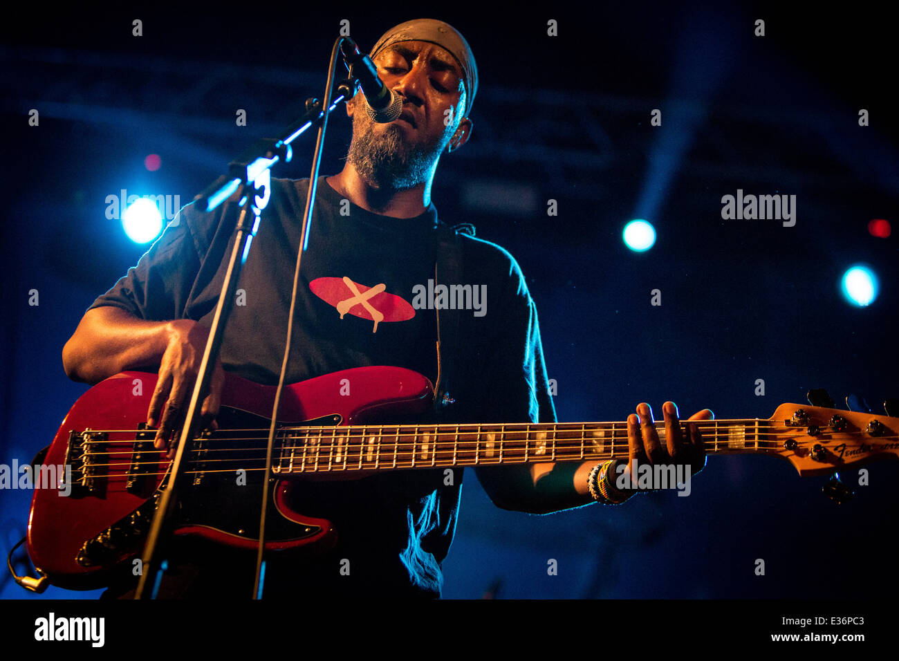 Sesto San Giovanni, Milan, Italie. 21 juin 2014. L'American gypsy punk Gogol Bordello effectue live au Carroponte au cours de la 'conspiration' Pura Vida Tour Crédit : Rodolfo Sassano/Alamy Live News Banque D'Images