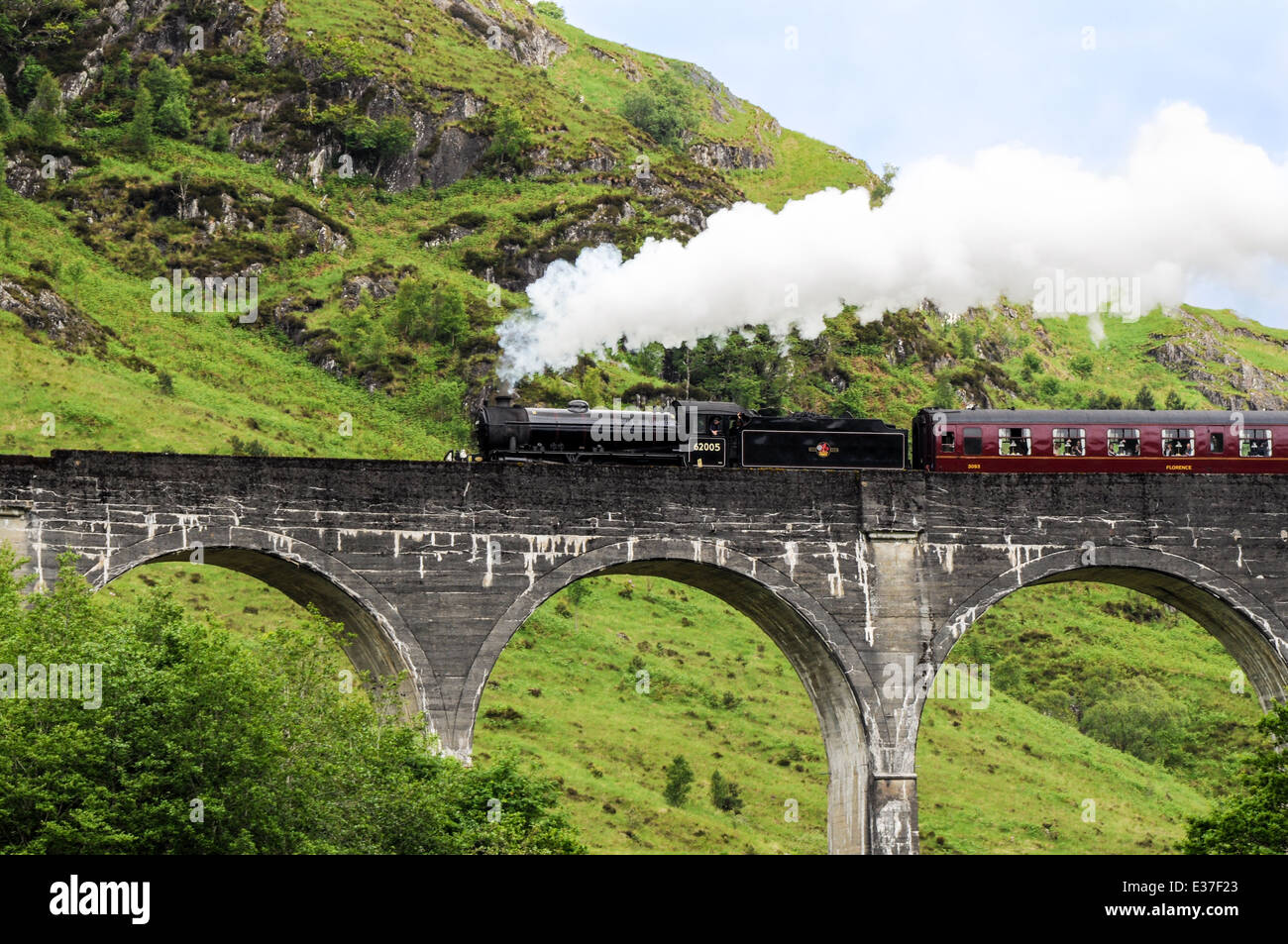 Le train à vapeur viaduc de Glenfinnan, connu de Harry Potter Banque D'Images