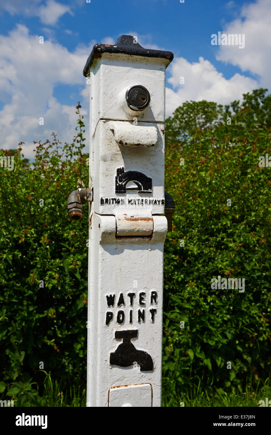 British Waterways Point d'eau le long du canal Foxton Locks Market Harborough Leicestershire UK Banque D'Images