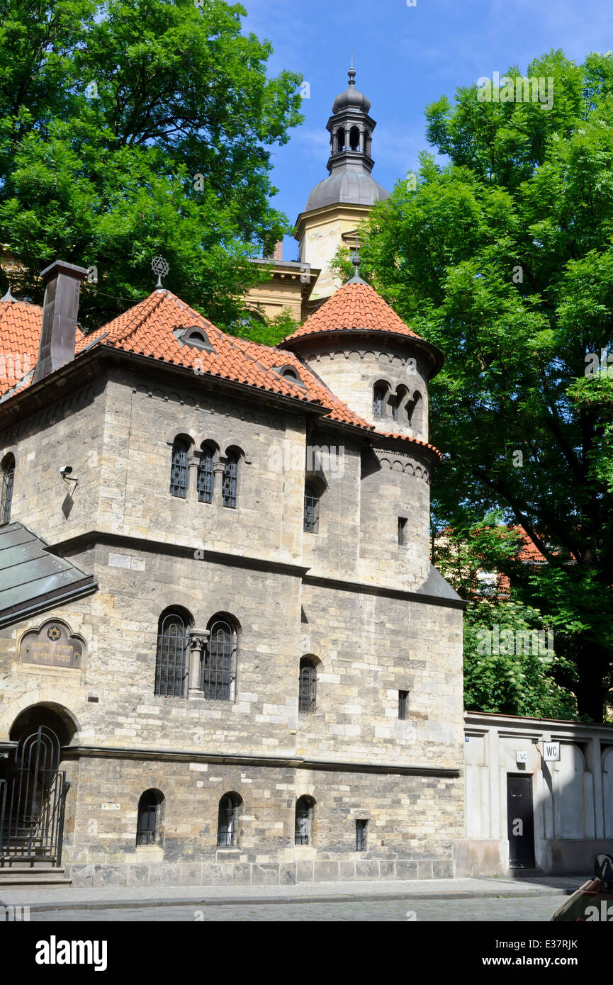 Klausen Synagogue à côté du célèbre cimetière juif, l'une des attractions touristiques de Prague, République tchèque. Banque D'Images