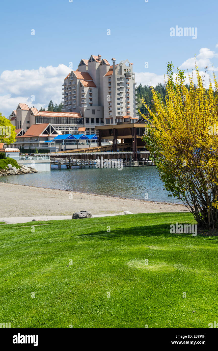 Coeur d'Alene resort hotel et bureaux sur Coeur d'Alene lake. Coeur d'Alene, Idaho Banque D'Images