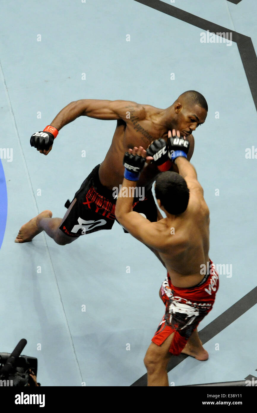 Jon Jones vs Lyoto Machida UFC 140 - Light Heavyweight bout au Centre Air Canada. Toronto, Canada - 10.12.11 Banque D'Images