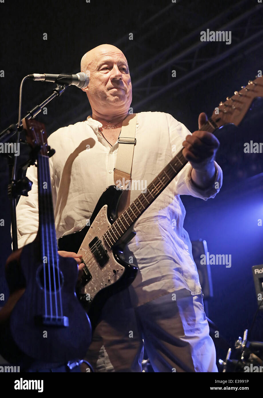 Neil Innes Performing at Liverpool O2 Academy comprend : Neil Innes Où : Liverpool, Kingsland, Royaume-Uni Quand : 26 août 2013 Banque D'Images