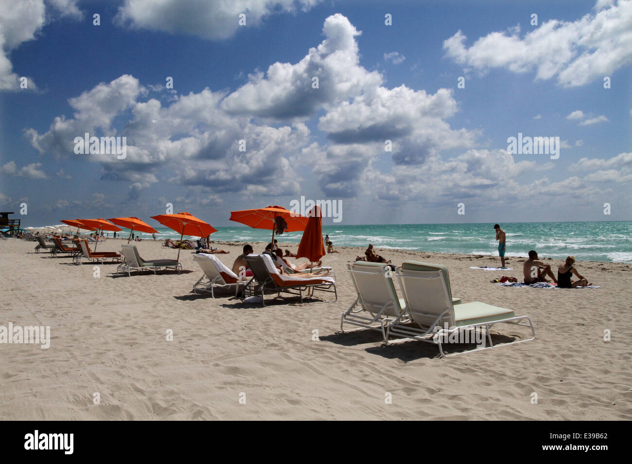 Le mélange éclectique de quartier South Beach Miami Beach de paillettes avec nightlife - toute la journée le long de ses hôtels Art Déco. Banque D'Images