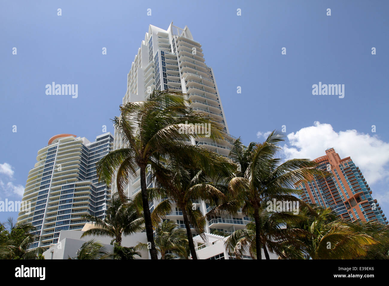 Le mélange éclectique de quartier South Beach Miami Beach de paillettes avec nightlife - toute la journée le long de ses hôtels Art Déco. Banque D'Images