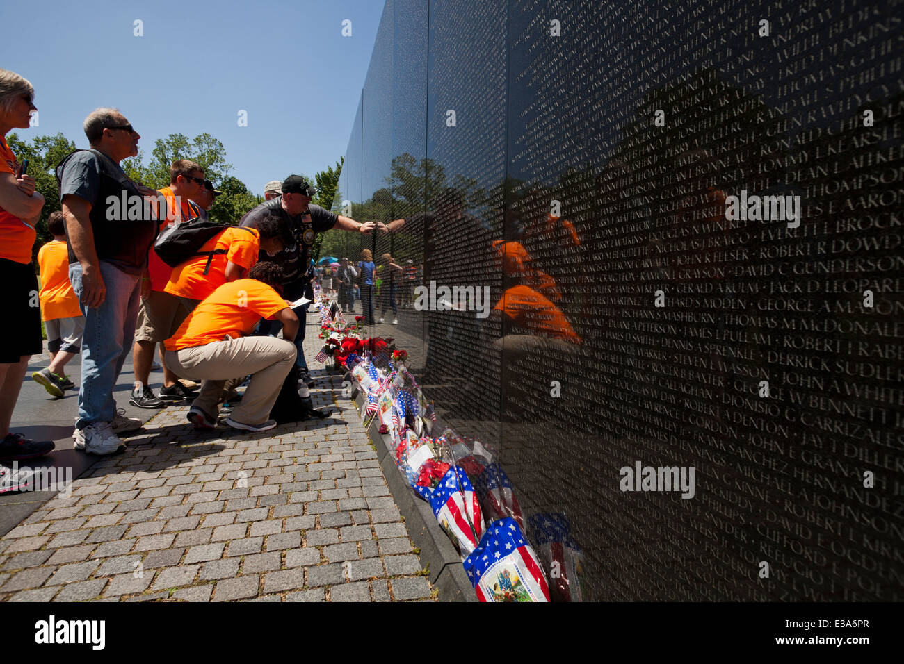Les visiteurs du Vietnam Veterans Memorial- 2014 Week-end du Memorial, Washington, DC, USA Banque D'Images