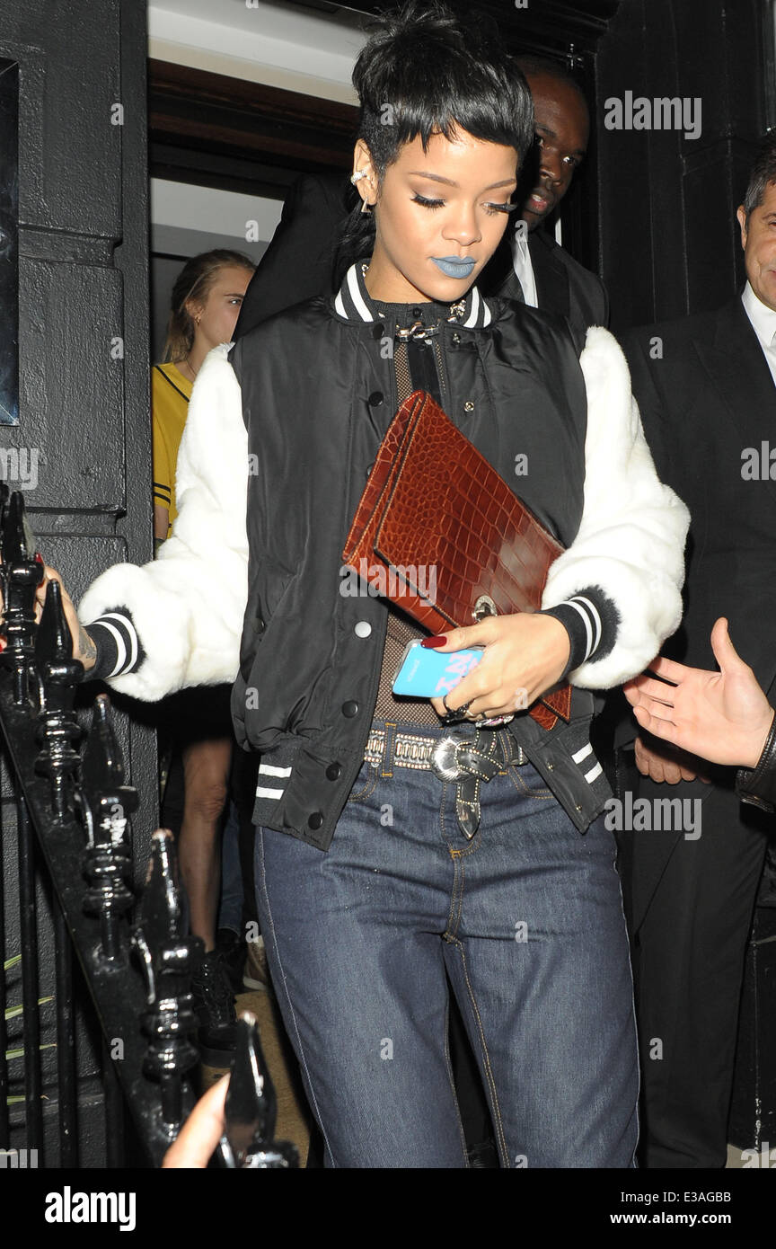 Cara Delevingne et Rihanna au restaurant Nozomi : Rihanna Où : London, Royaume-Uni Quand : 11 août 2013 Banque D'Images