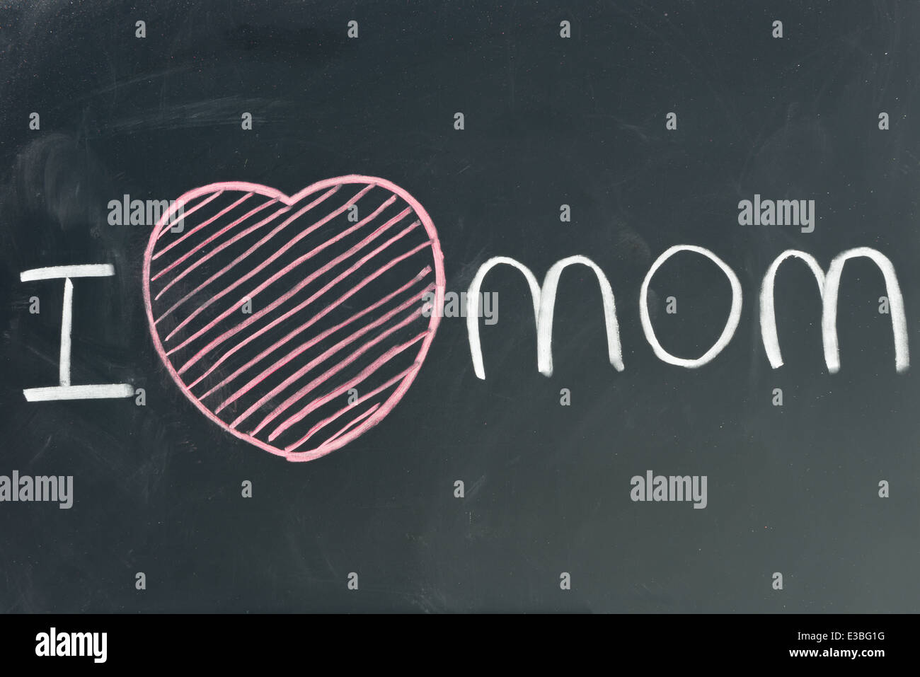 Écrit par contre j'aime Maman on chalkboard Banque D'Images