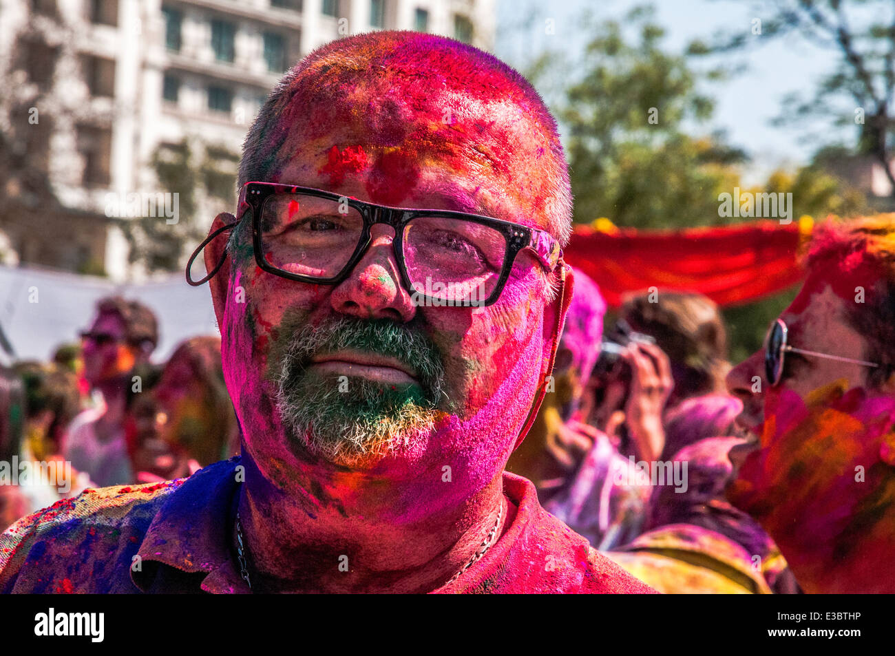 Célébrer Holi, une fête hindoue célébrant le printemps et l'amour avec les couleurs. Photographié à Jaipur, Rajasthan, Inde Banque D'Images