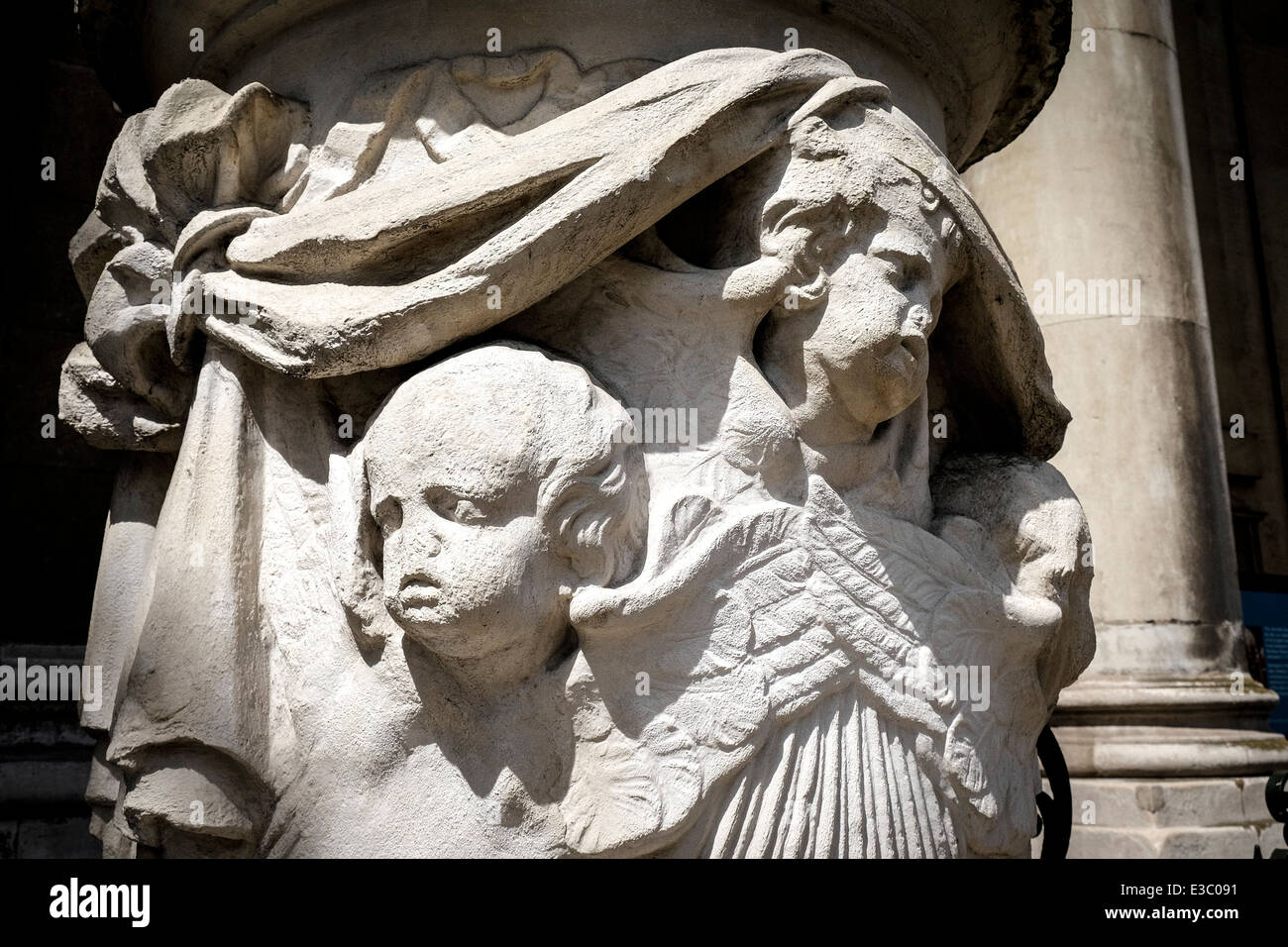 Les effets de l'altération sur les sculptures en pierre érodées de l'église St Alfeges de Greenwich à Londres. Banque D'Images