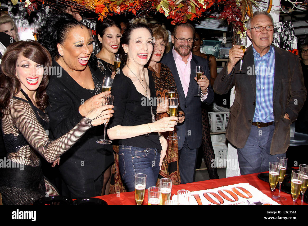 Broadway's Chicago célèbre 7000th Performance à l'Ambassadeur théâtre-backstage. Avec : Donna Marie Asbury,Roz Ryan, Bebe Neuwirth,Fran Weissler,Barry Weissler,Walter Bobbie Où : New York, NY, United States Quand : 25 août 2013 Banque D'Images