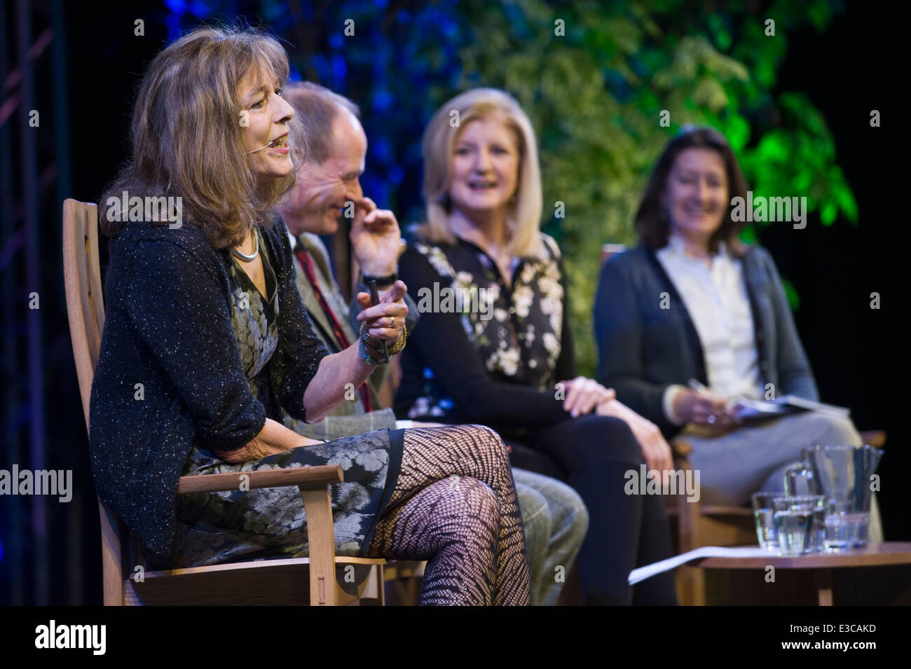 "Nous ne sommes pas encore fini ! Quelle est la prochaine étape pour le bébé Boomers' discussion à Hay Festival 2014 ©Jeff Morgan (l-r) Deborah Moggach, John Lloyd, Arianna Huffington et Kate la Bravoure Banque D'Images