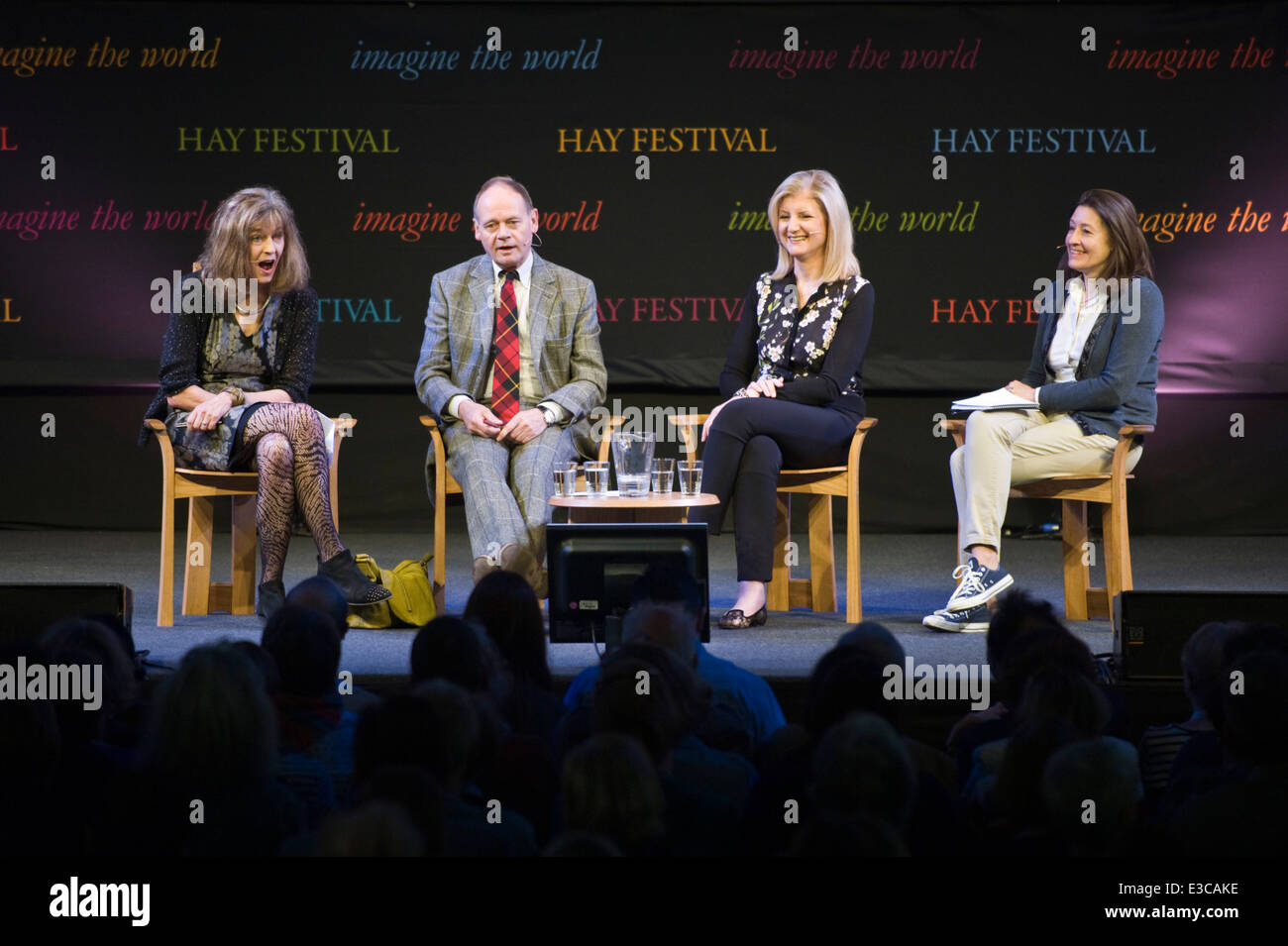 "Nous ne sommes pas encore fini ! Quelle est la prochaine étape pour le bébé Boomers' discussion à Hay Festival 2014 ©Jeff Morgan (l-r) Deborah Moggach, John Lloyd, Arianna Huffington et Kate la Bravoure Banque D'Images