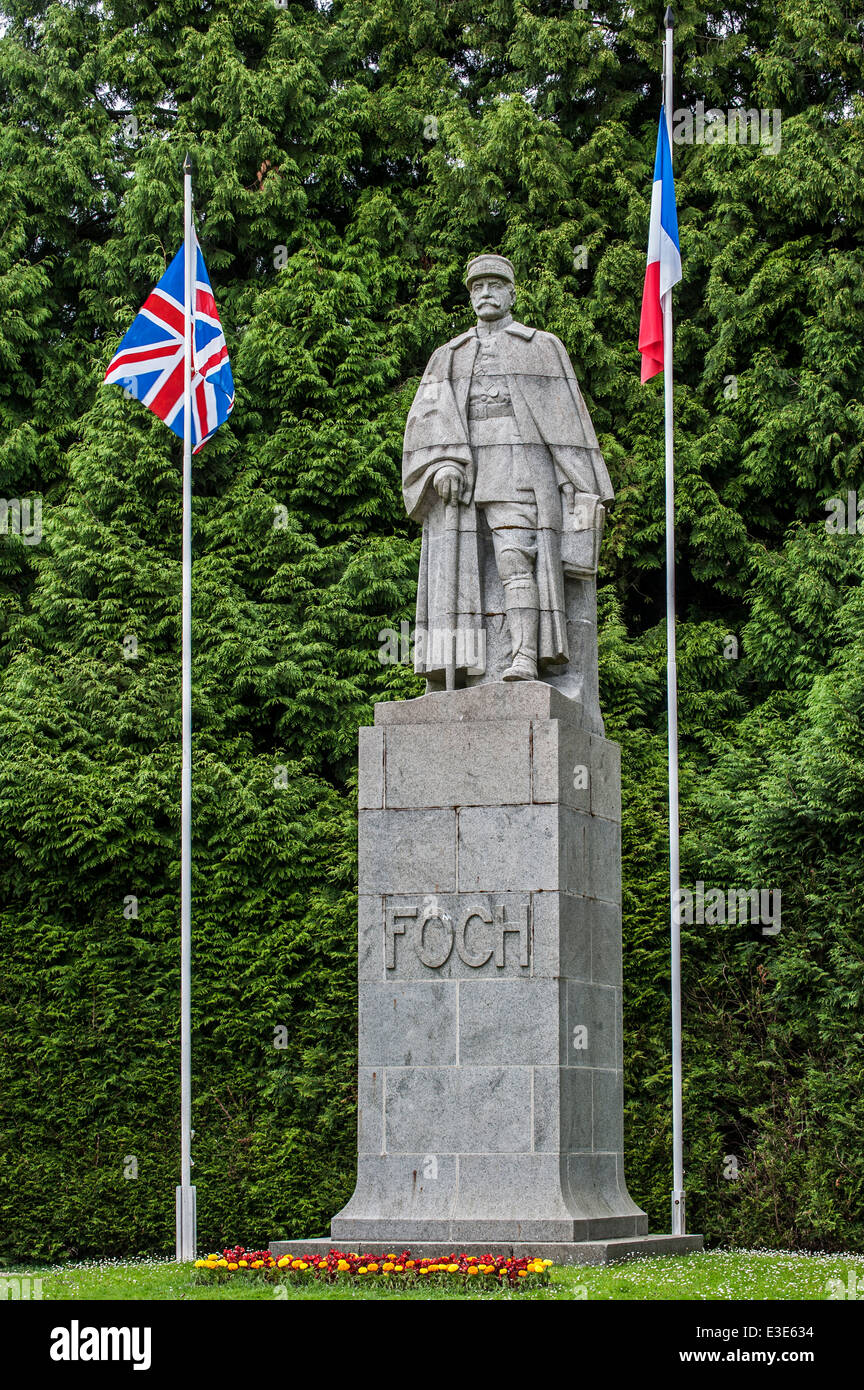 Statue du général Ferdinand Foch à la clairière de l'Armistice / Clairière de l'Armistice, LA PREMIÈRE GUERRE MONDIALE monument à Compiègne, France Banque D'Images